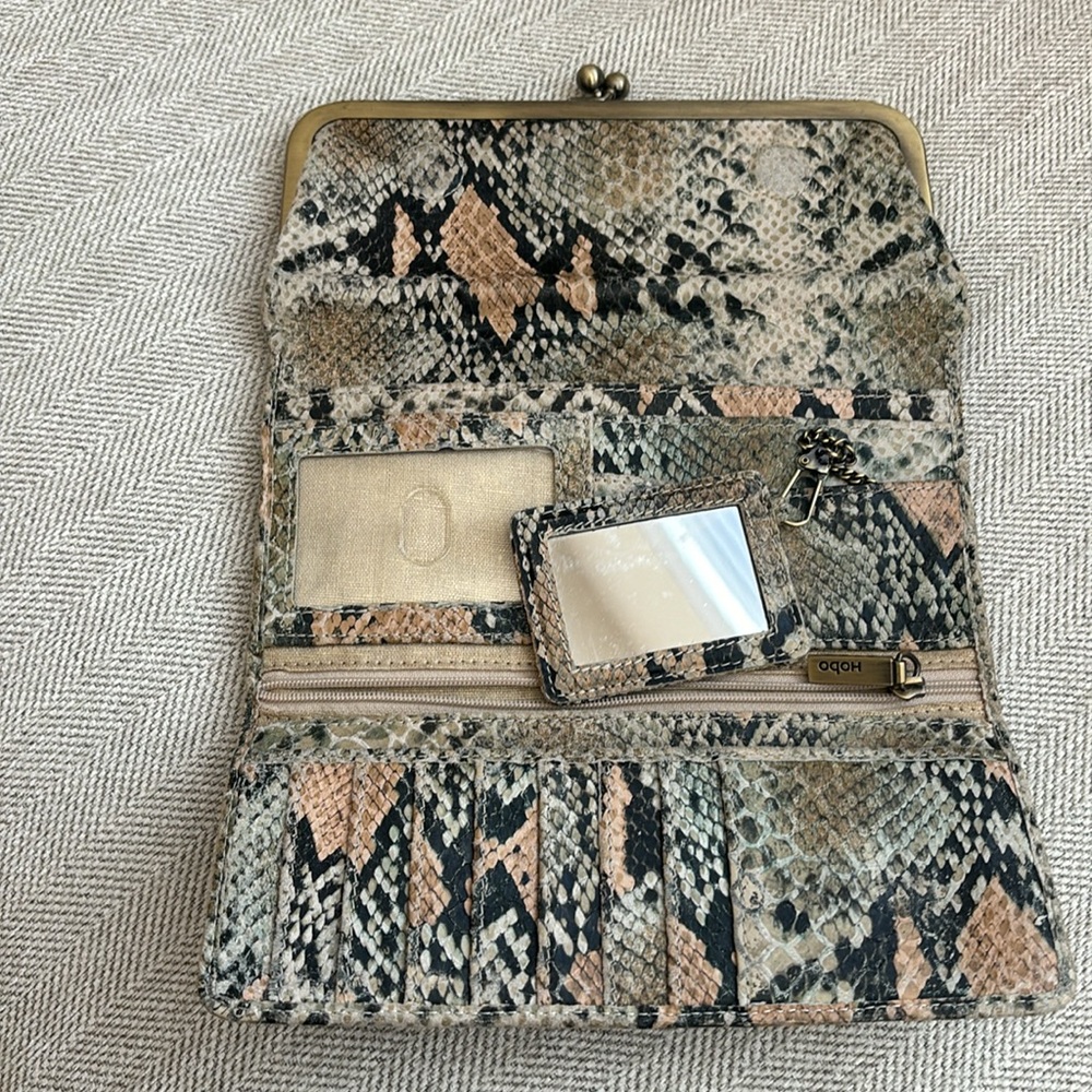 HOBO - Rachel Continental Wallet - Picture 3 of 5
